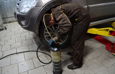 Замена тормозной жидкости Митсубиши Паджеро 4