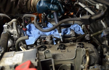 Установка новых свечей зажигания.