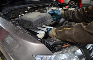 Замена воздушного фильтра Мицубиши Паджеро 4