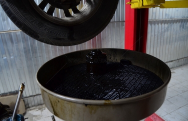 Старый масляный фильтр Мицубиси Паджеро 4