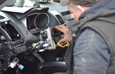 Разборка рулевой колонки Mitsubishi Outlander