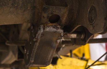 Ремонт кронштейна заднего амортизатора Митсубиси Паджеро Спорт (подробные фото и видео)