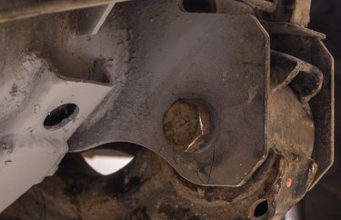 Ремонт кронштейна заднего амортизатора Митсубиси Паджеро Спорт (подробные фото и видео)