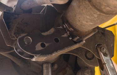 Ремонт кронштейна заднего амортизатора Митсубиси Паджеро Спорт (подробные фото и видео)