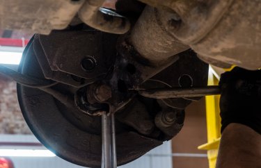 Ремонт кронштейна заднего амортизатора Митсубиси Паджеро Спорт (подробные фото и видео)