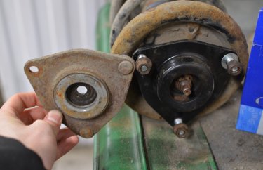 Замена опоры амортизатора Мицубиси Лансер 10