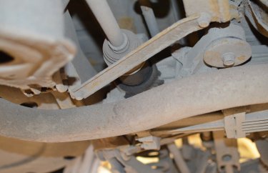 Протекающий сальник привода заднего дифференциала Мицубиси Аутлендер XL