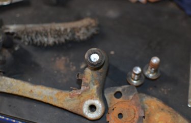 Скоба заднего суппорта Мицубиси Аутлендер под замену