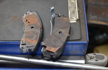 Сгнившие накладки тормозных колодок Мицубиси Аутлендер