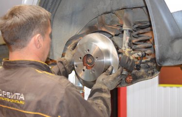 Установка задних тормозных дисков Мицубиси Аутлендер