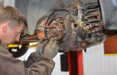 Установка тормозных колодок стояночного тормоза