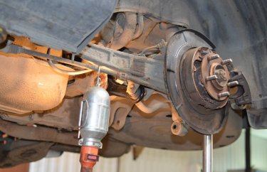 Замена задней развальной тяги Мицубиши Аутлендер