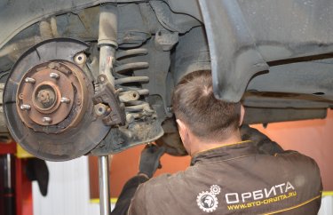 Снимаем задний рычаг Мицубиси Аутлендер