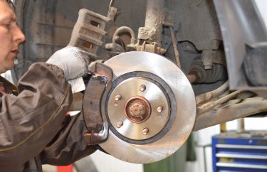 Установка тормозного суппорта Мицубиси Аутлендер