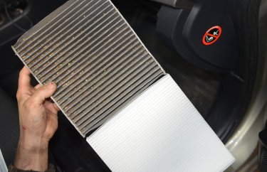 Замена фильтра кондиционера Мицубиси Лансер