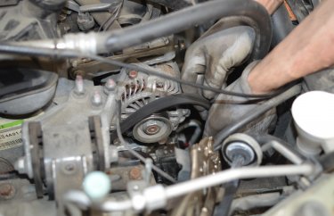 Замена приводного ремня Мицубиси Лансер