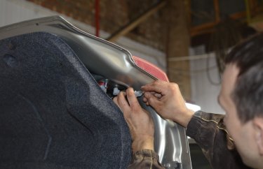 Замена лампочки габарита Мицубиси Лансер 10