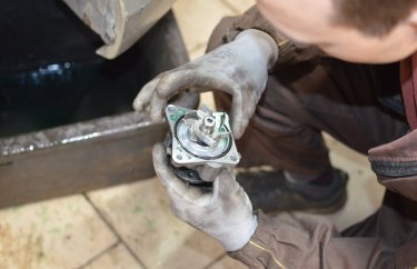 Течёт водяной насос (помпа) Мицубиси Лансер 10