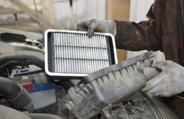 Замена воздушного фильтра Мицубиси Лансер