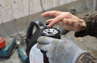 Замена масляного фильтра Мицубиси Лансер 10