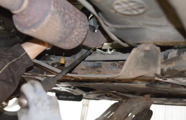 Проверка состояния опор двигателя Мицубиси Лансер