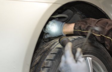 Проверка состояния амортизаторов и пружин Мицубиси Лансер