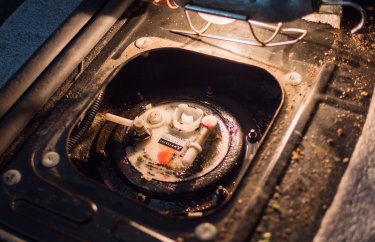 Замена топливного фильтра Митсубиси Грандис (подробные фото и видео)