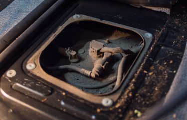 Замена топливного фильтра Митсубиси Грандис (подробные фото и видео)