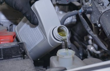 Замена тормозной жидкости Мицубиси Паджеро 4