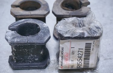 Замена втулок стабилизатора Мицубиси Паджеро 4