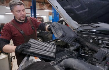 Замена воздушного фильтра Мицубиси Паджеро 4