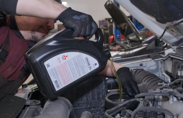 Замена масла ДВС Мицубиси Паджеро 4