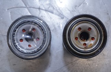 Новый и старый масляный фильтр Мицубиси Паджеро