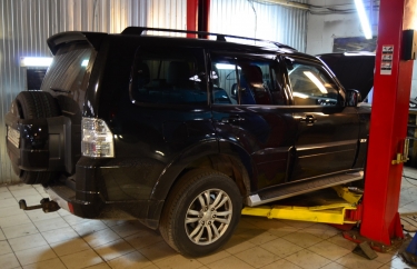 Мицубиси Паджеро 4 замена ремня ГРМ (подробные фото)